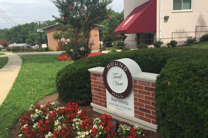 Round Hill Apartments 1 Bedroom with open closets