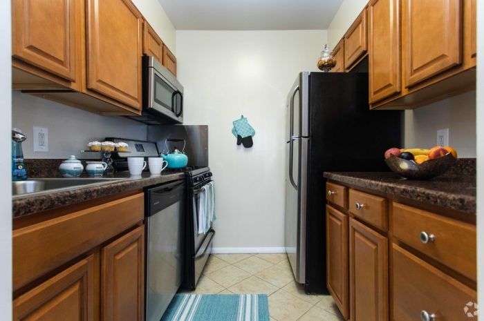 Round Hill Apartments
