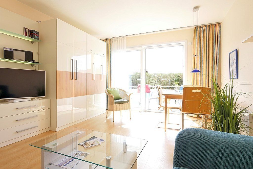 Wohnzimmer mit Schrankbett für Schnarcher