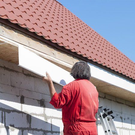 builder makes the eaves of the roof