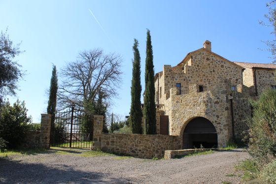 villa in pietra ristrutturata