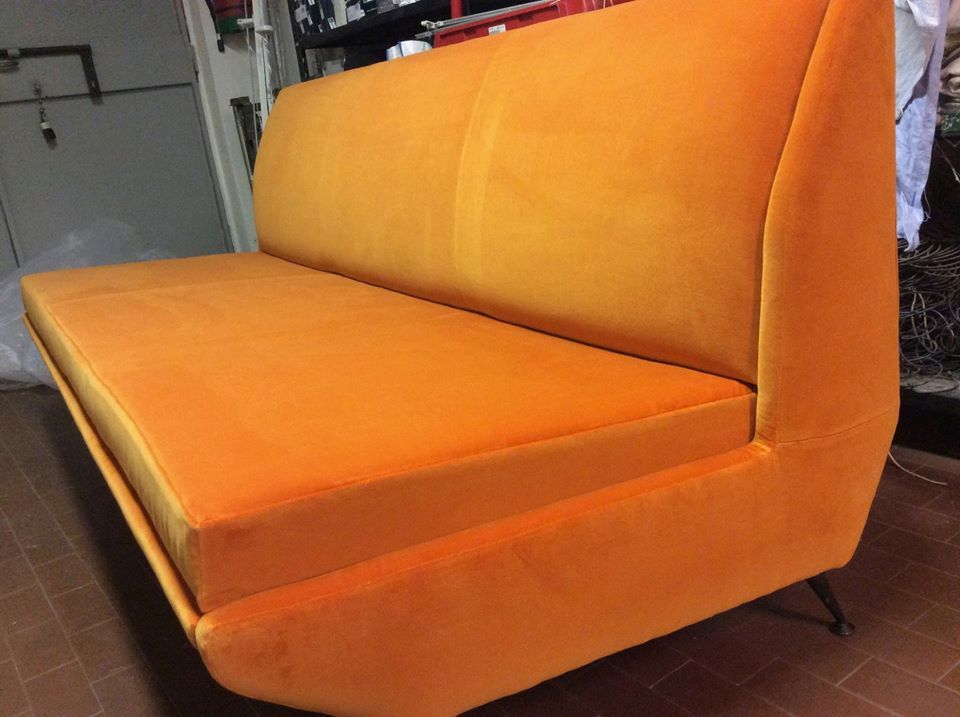 Divano arancione