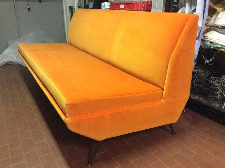 Divano arancione