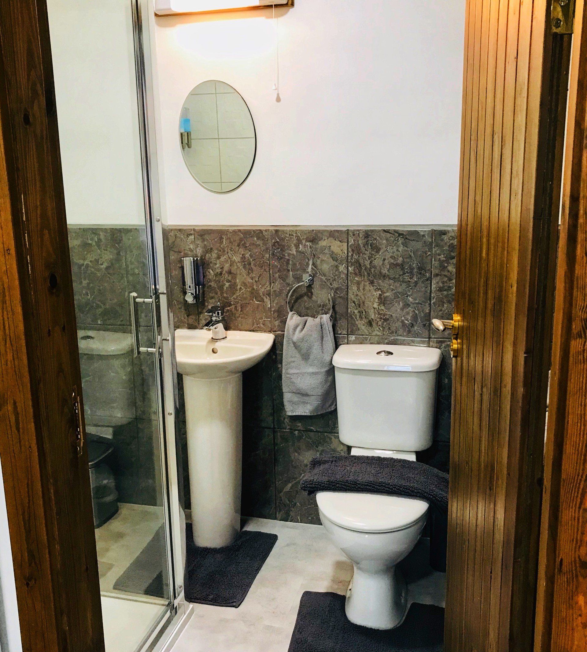 Modern en-suite