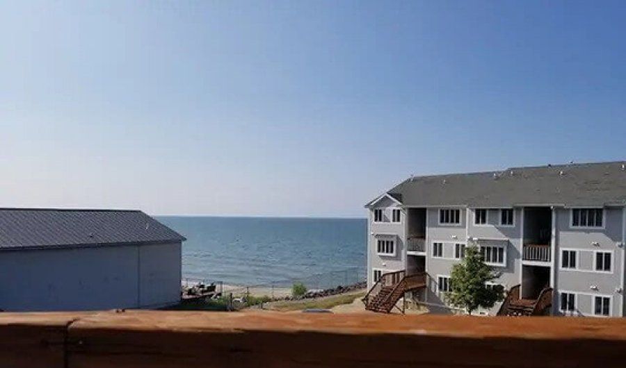 LAKESIDE RETREAT Port Clinton, Ohio
