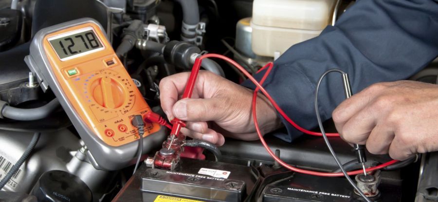 Auto electrical car mechanic