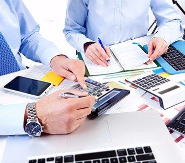 Accountants discussing about business accounts in Texarkana, TX
