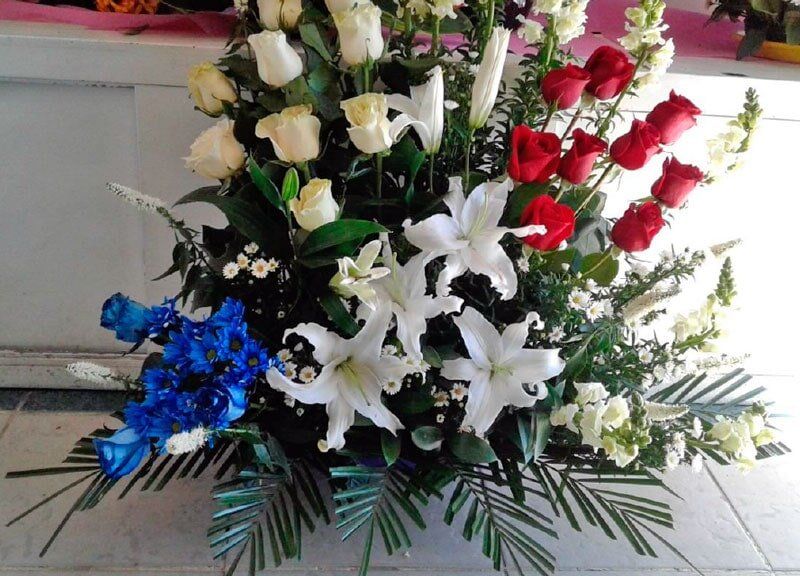 TATY FLORISTERIA - Arreglo para podium