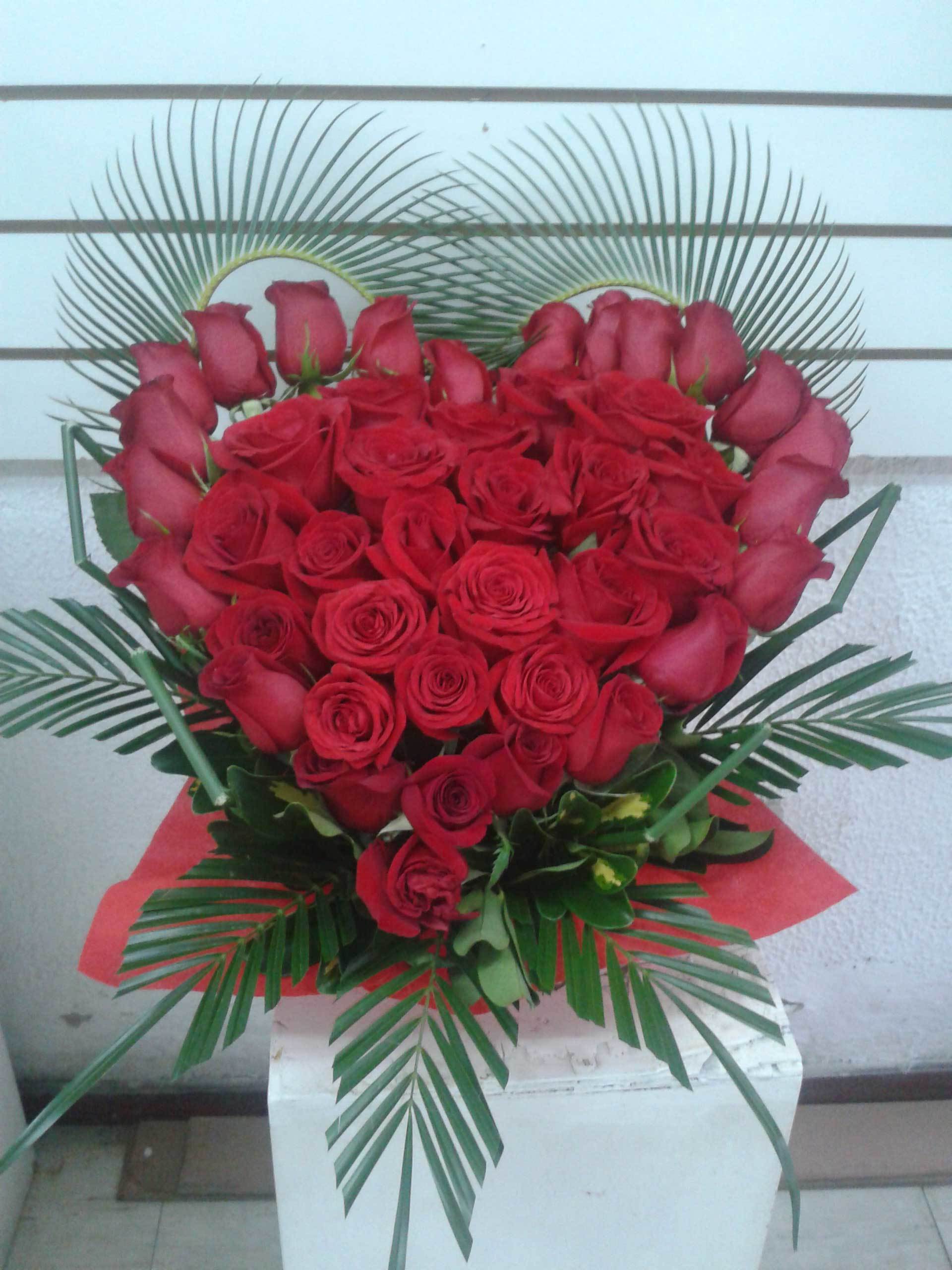 TATY FLORISTERIA - Corazón de rosas grande