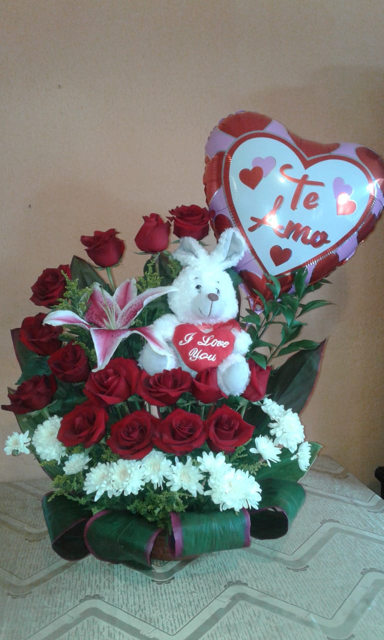 TATY FLORISTERIA - Rosas en forma de corazón, girasoles y peluche
