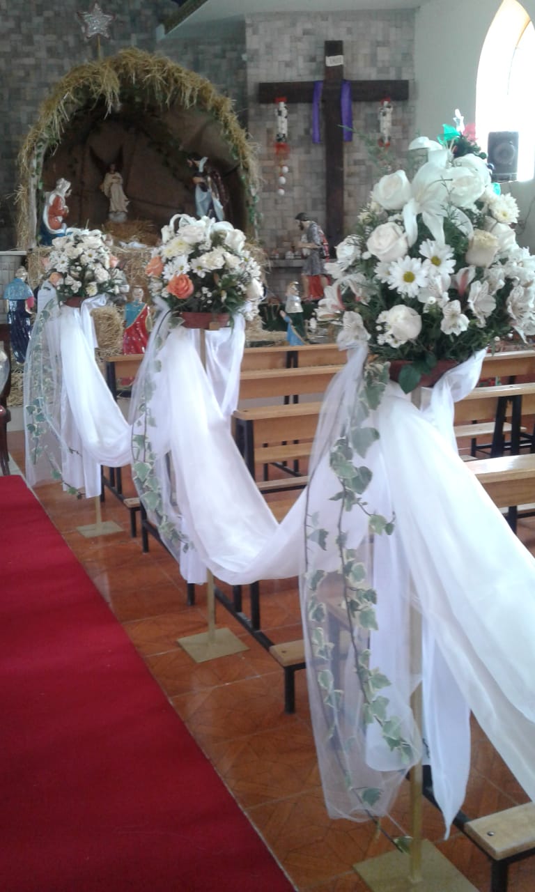 TATY FLORISTERIA - Decoración altar de la iglesia
