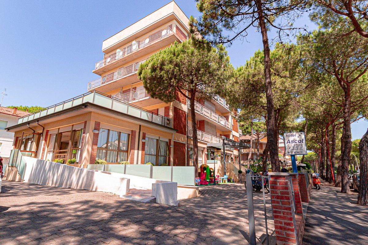 ingresso di albergo vicino al mare