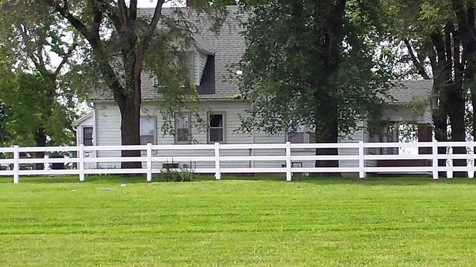 vinyl fencing material
