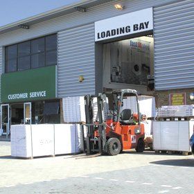 used-forklift-trucks-hampshire-advanced-forklifts-ltd-store-loading-bay used-forklift-trucks-hampshire-advanced-forklifts-ltd-store-loading-bay
