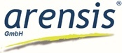 Logo der „arensis GmbH“, mit dunkelblauem Text und einer gelben geschwungenen Linie.