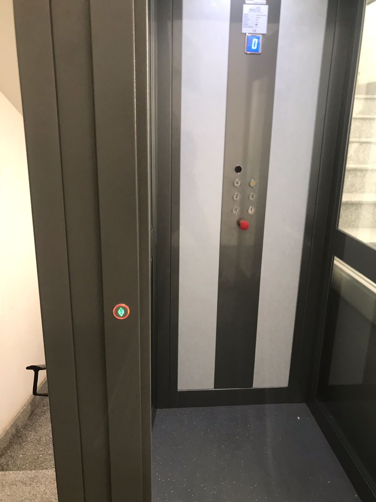 Ascensore doppia porta