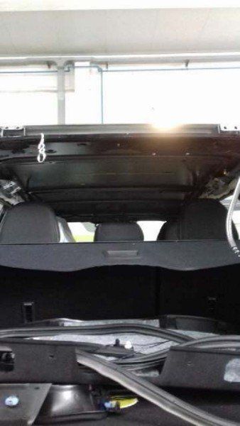 Sostituzione interni di un bagagliaio di un'auto