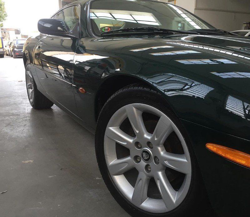 Restauro vettura d'epoca - modello Jaguar XJ