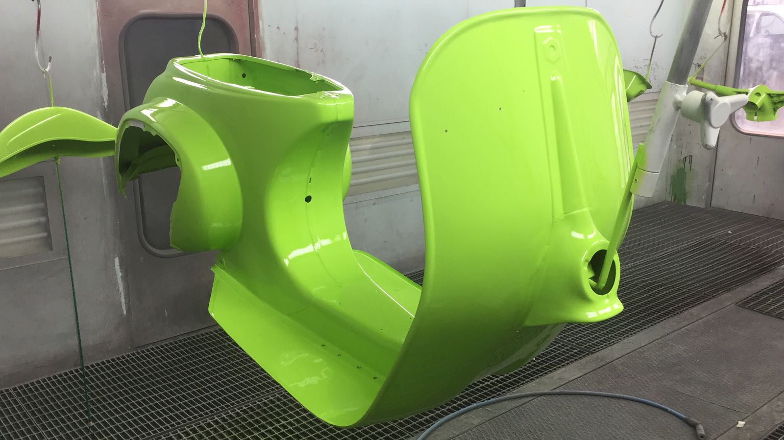 Carrozzeria di una Vespa 50L riverniciata