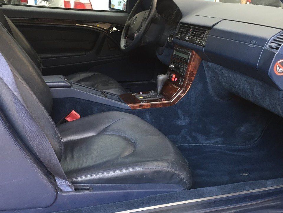 pulizia interni di un'auto