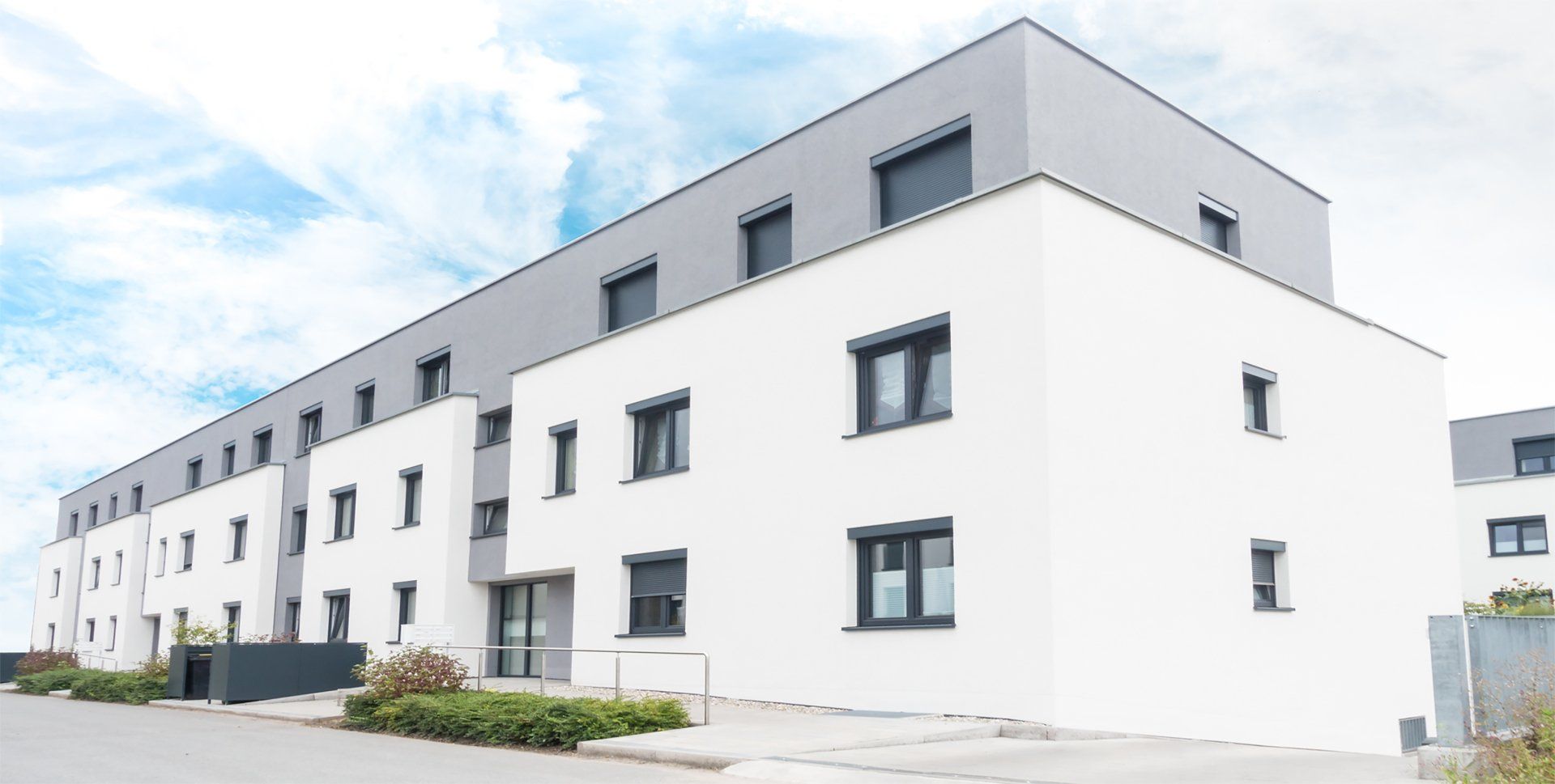 Maler-Langhart-Gebauedefassaden-streichen
