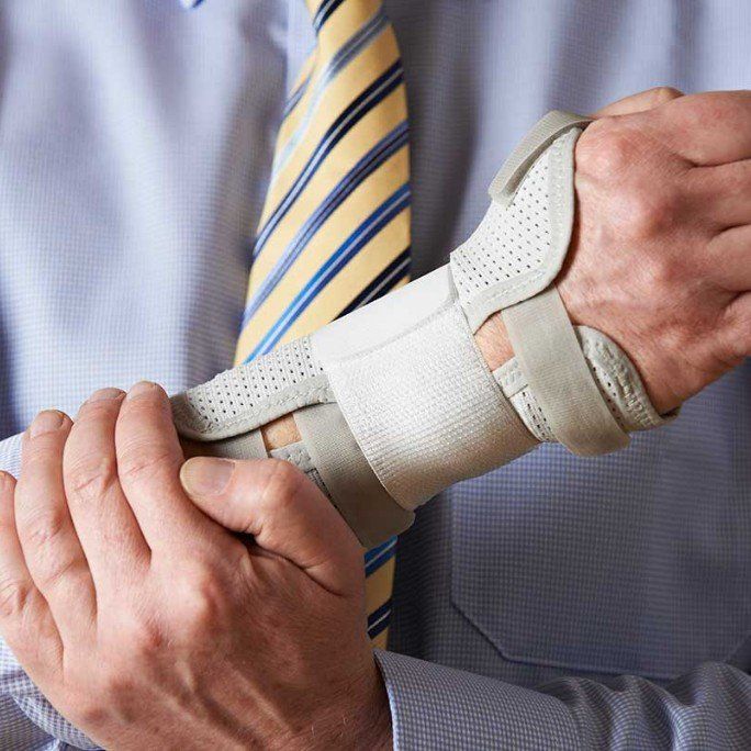 worker with wrist brace