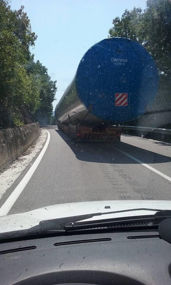autocisterna su strada provinciale