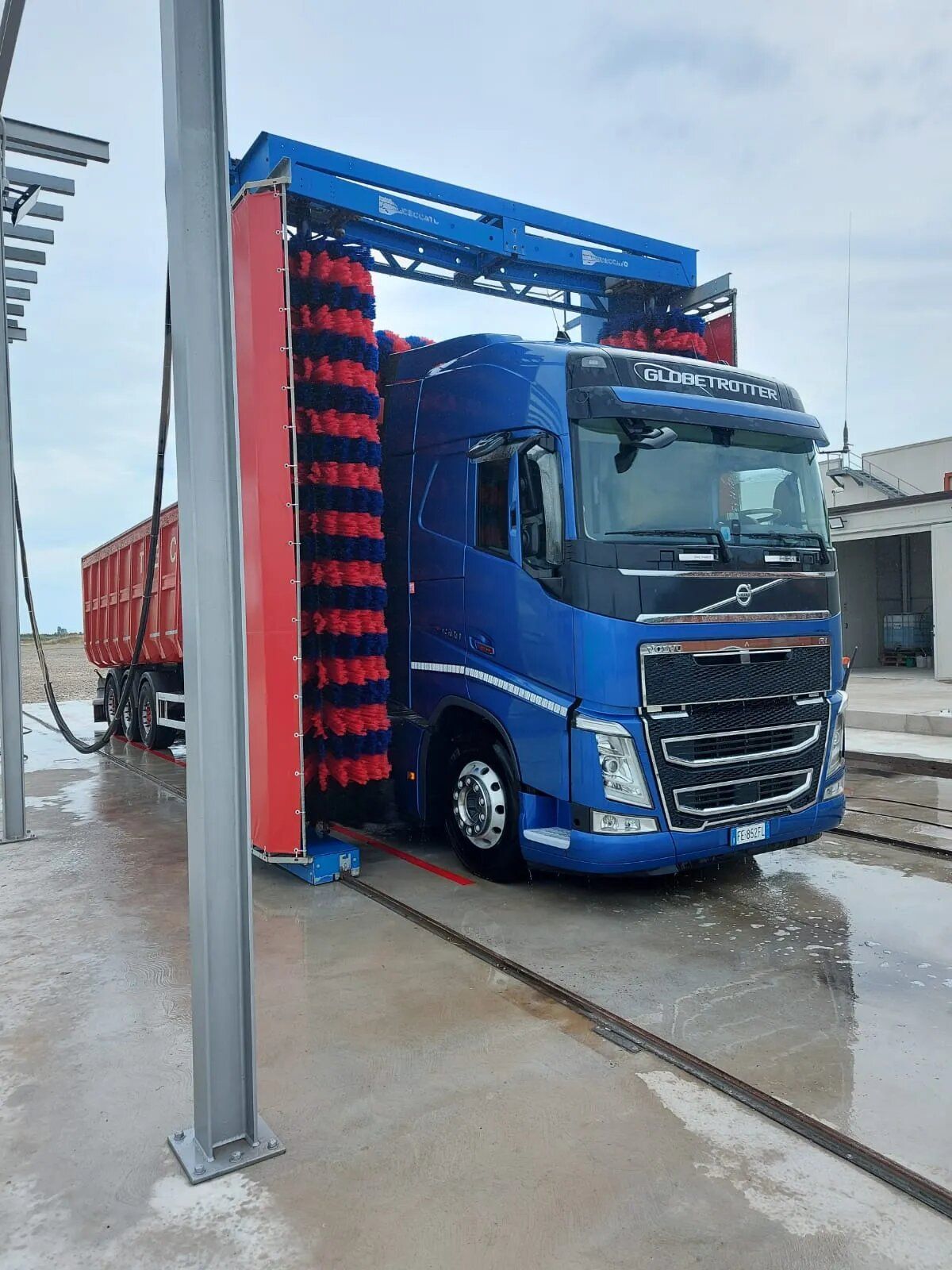 autolavaggio per camion