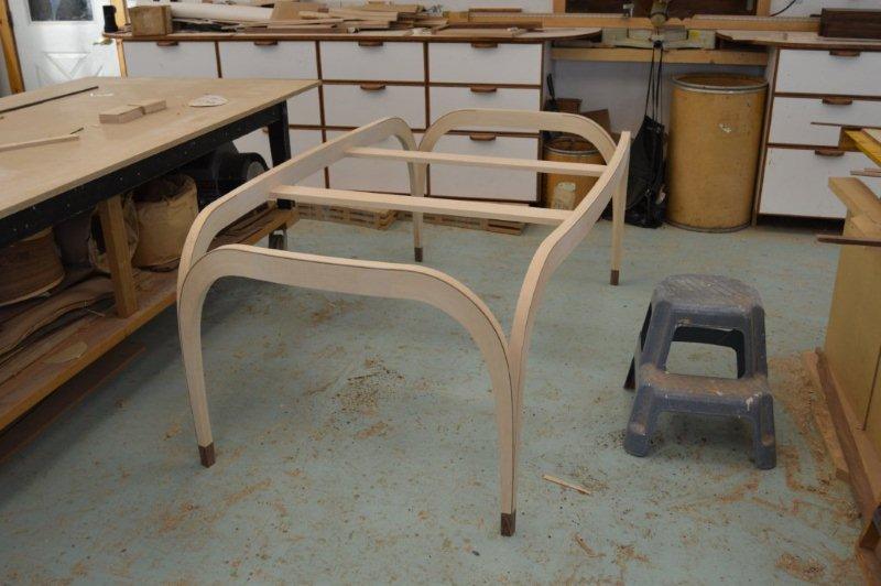 Leg and apron structure