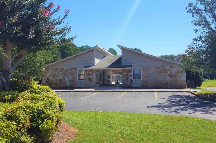 Pinehurst leasing office 3