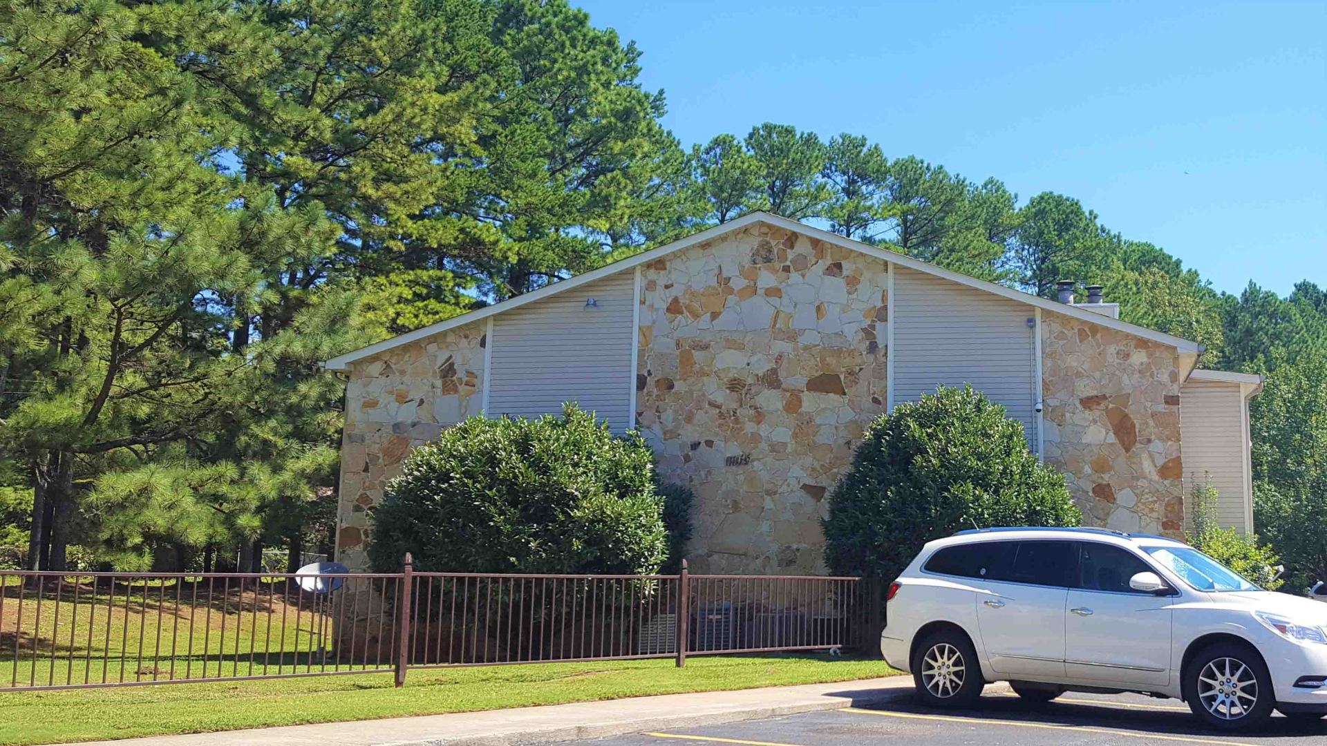 Pinehurst Side building