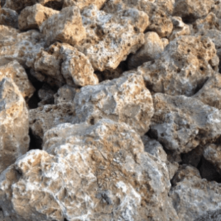 altro esempio di pietre accatastate