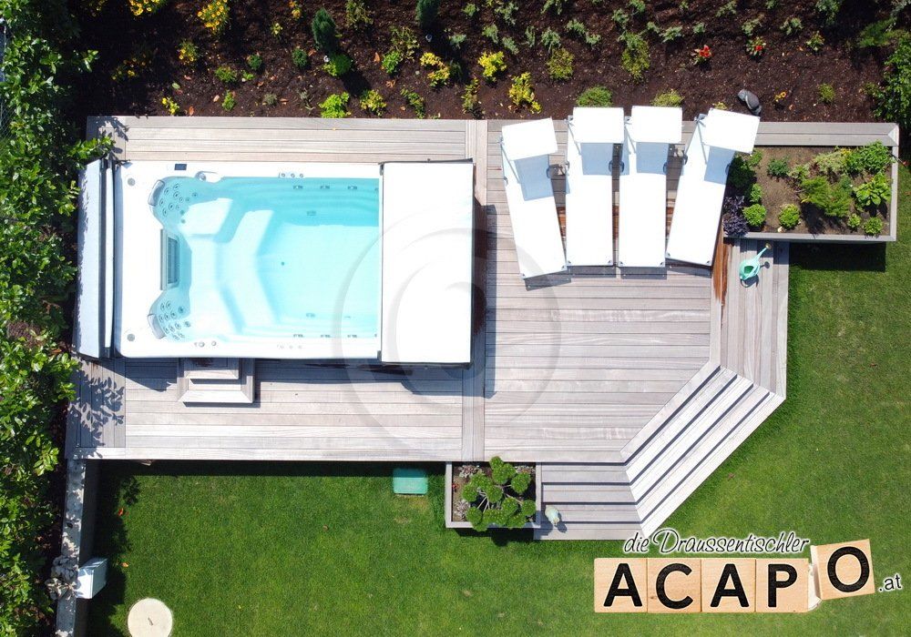 Holzdeck aus Sapelli Schwimmspaverbau
