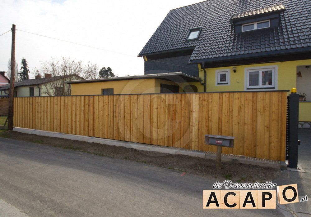 Sichtschutz Lärche an der Strasse