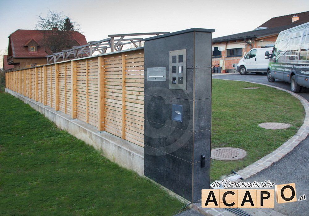 Sichtschutz Tor Lärche und Fassadenplatten