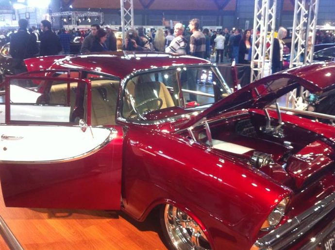 red-classic-car red-classic-car