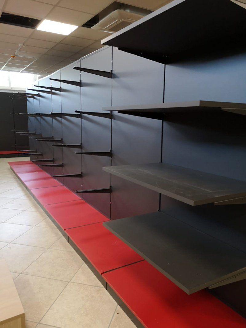 scaffalature con scaffali