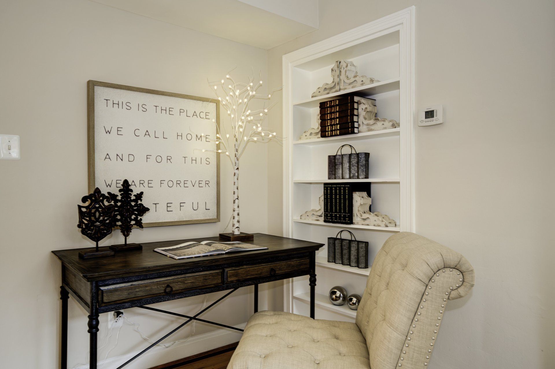 Fabulous Bookshelves & Special Nooks for Your Enjoyment!