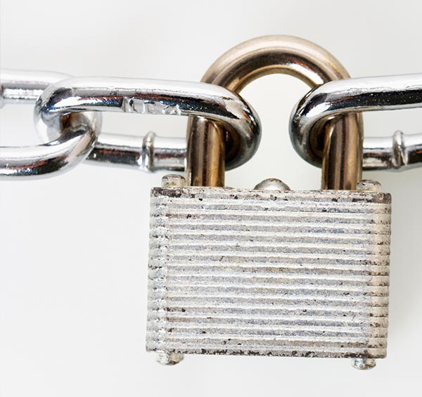Metal padlock locked to chains - Security Safe & Lock Inc in Bellevue, WA Metal padlock locked to chains - Security Safe & Lock Inc in Bellevue, WA