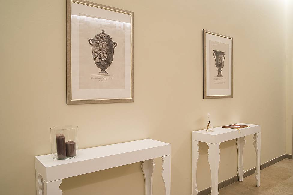 Sala del Commiato con quadri eleganti