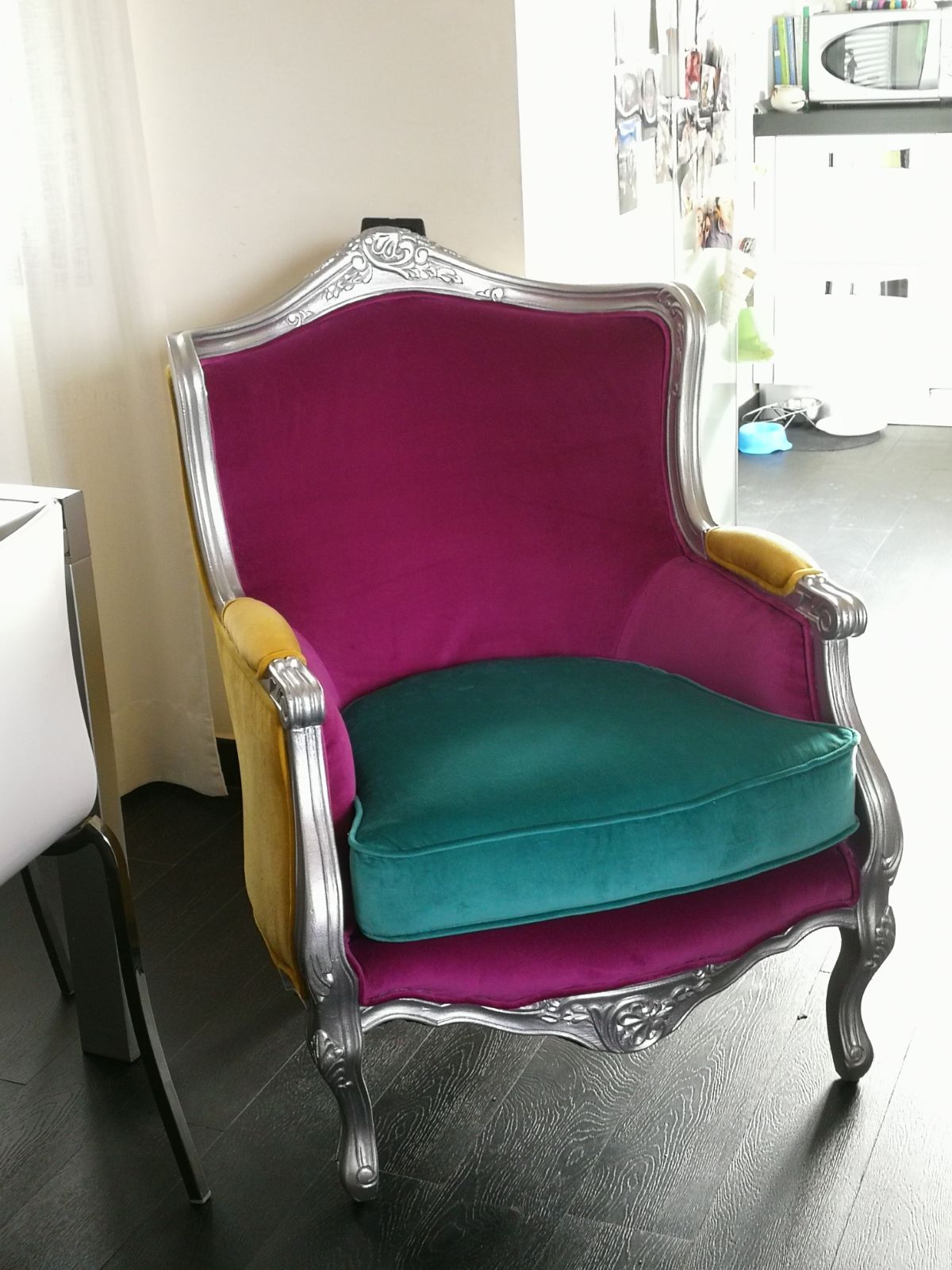 poltrona classica tappezzata rossa