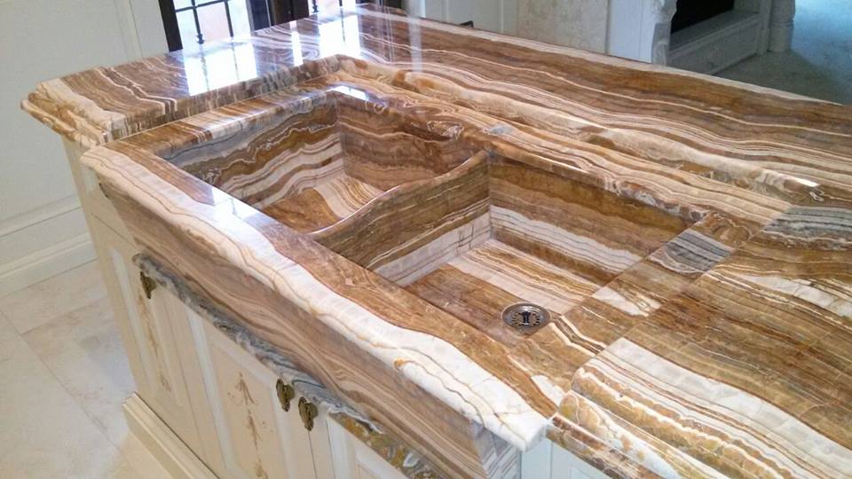 Cucina con lavabo in marmo