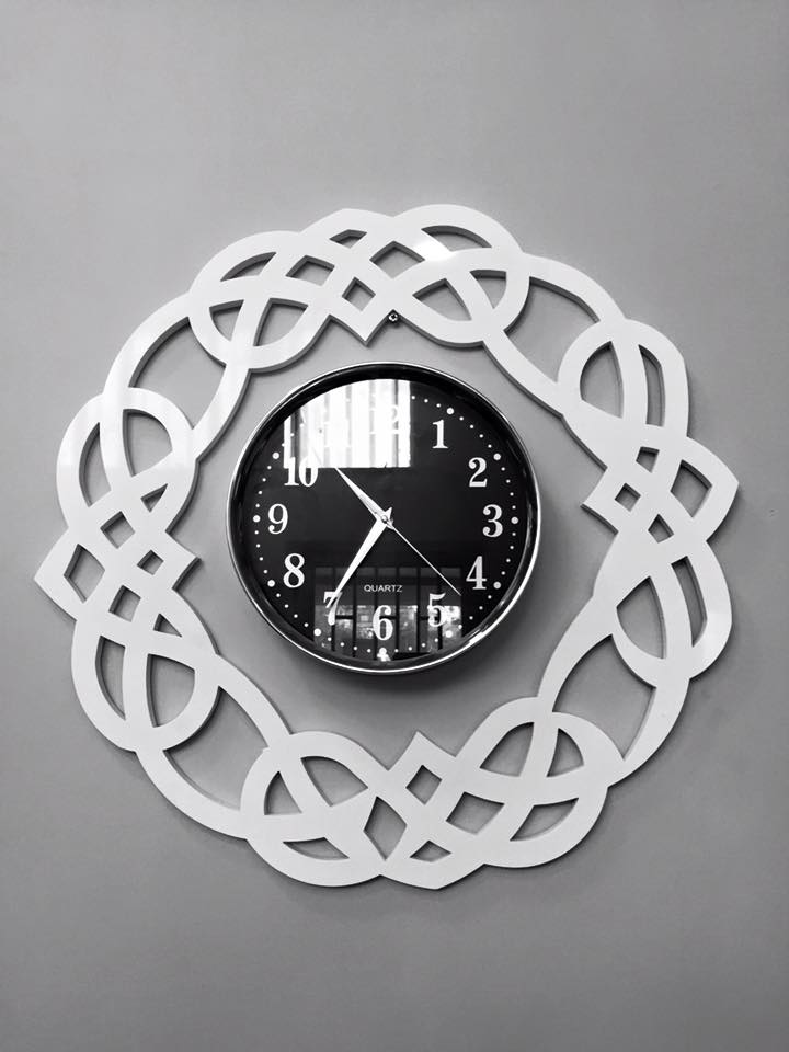 Orologio con cornice di marmo