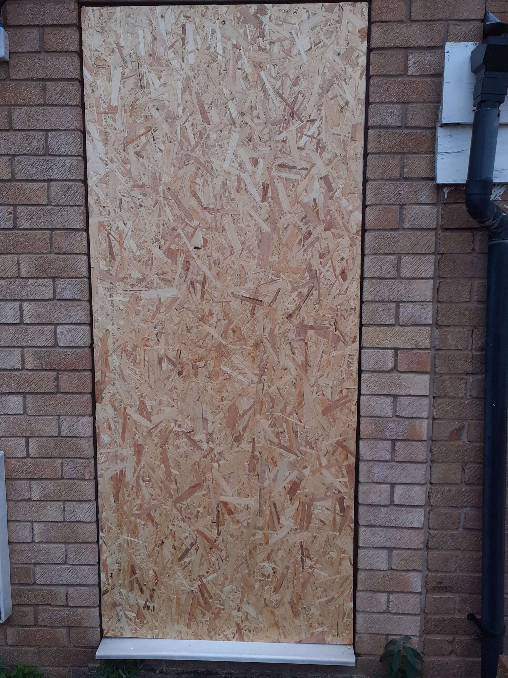 Emergancey window boarding
