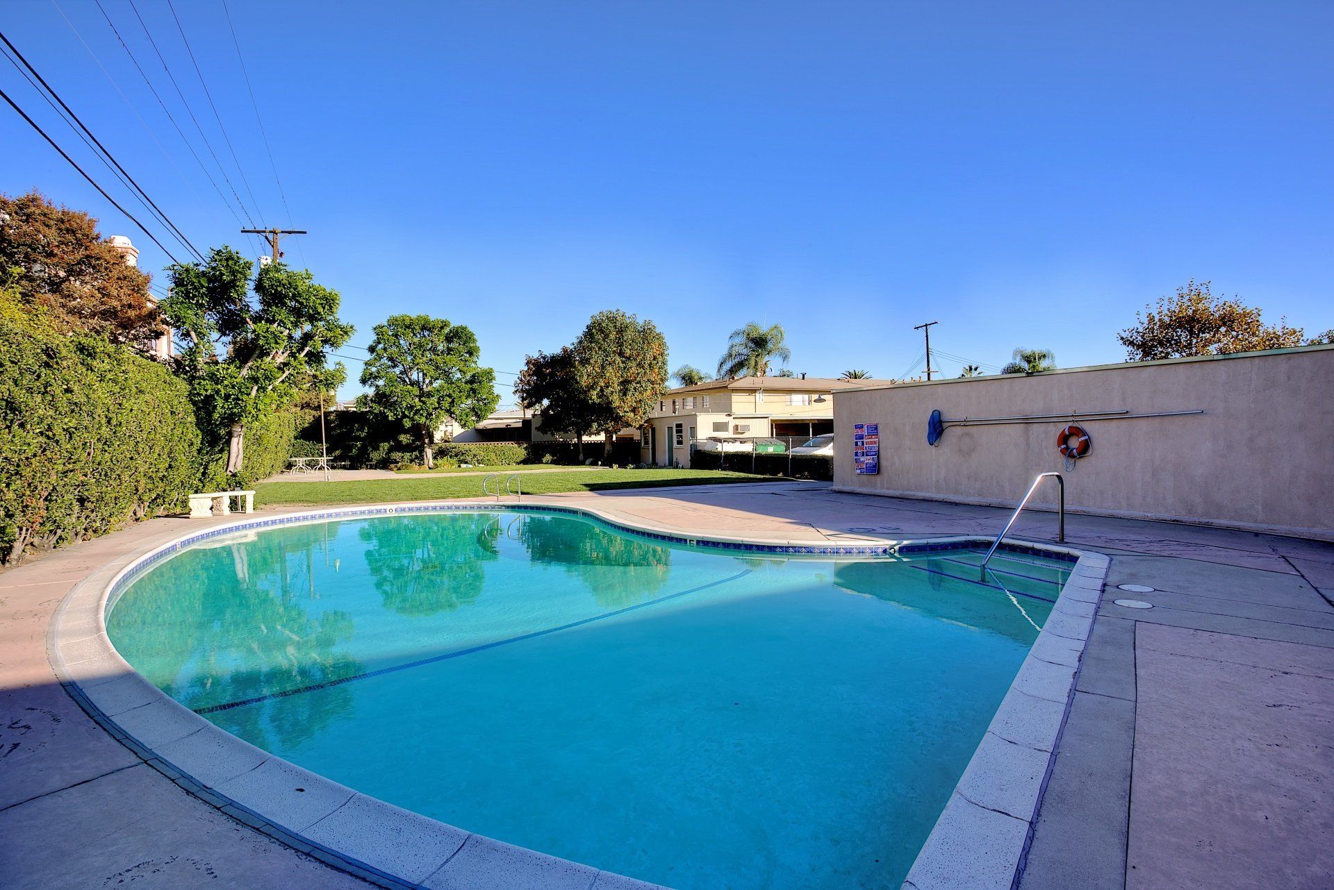 Pool 2 HDR
