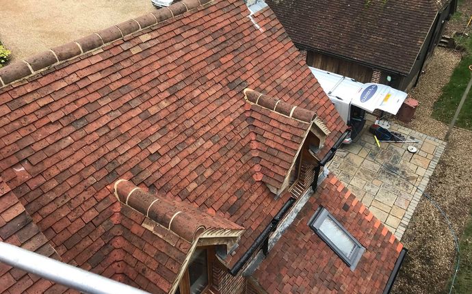 Roof & gutter cleaning image