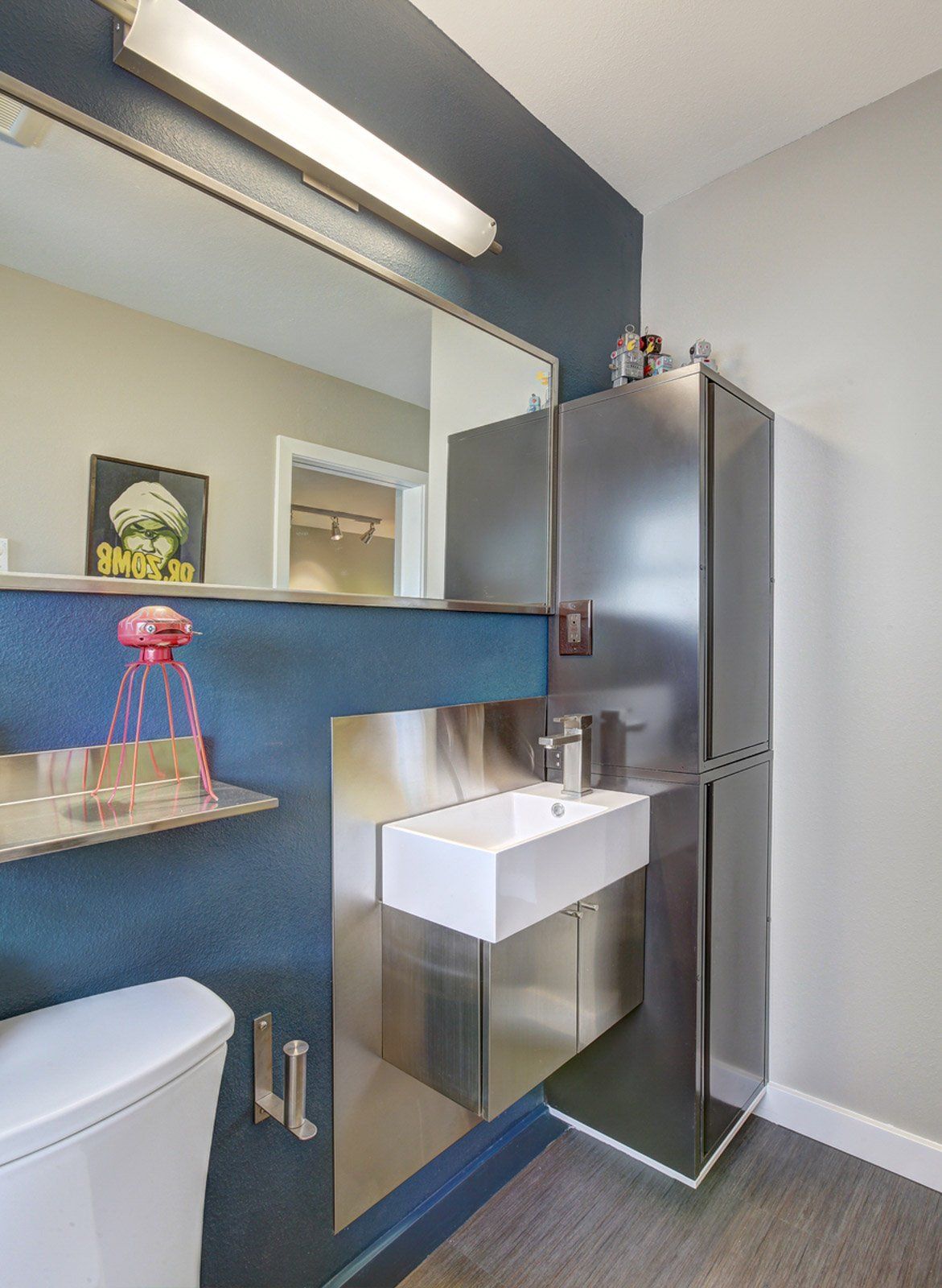Troll Eye - Bathroom