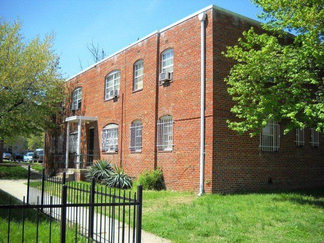 Danbury Apartments