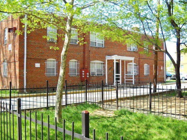 Danbury Apartments