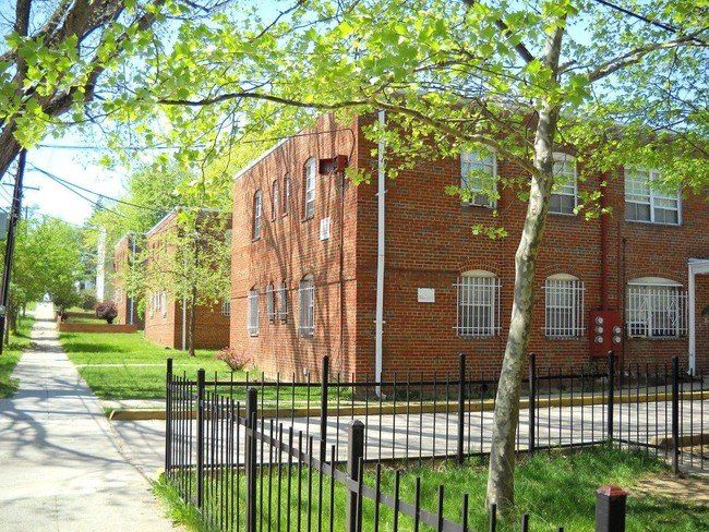 Danbury Apartments